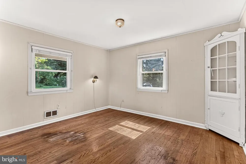 1111 KENNEDY Falls Church, VA 22046