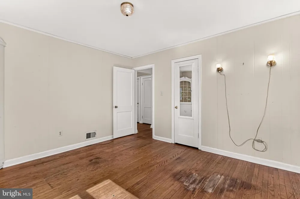 1111 KENNEDY Falls Church, VA 22046