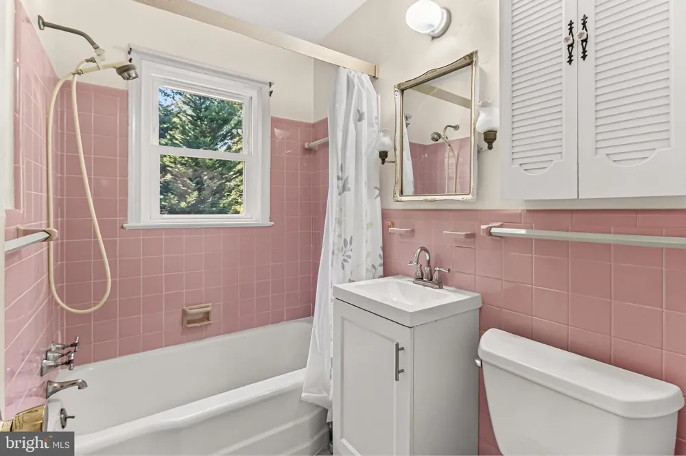 1111 KENNEDY Falls Church, VA 22046