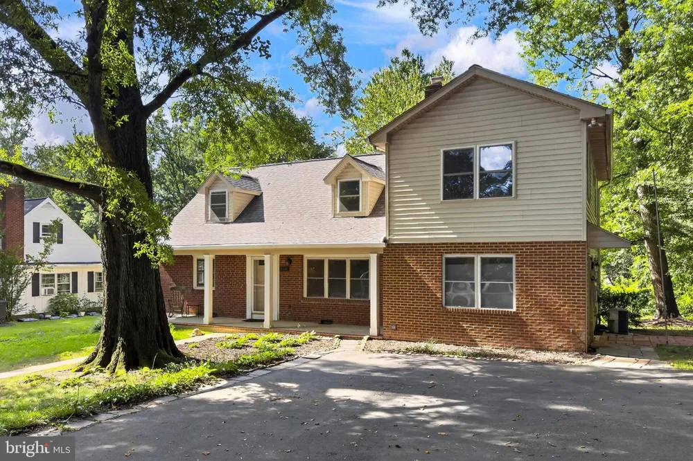1111 KENNEDY Falls Church, VA 22046