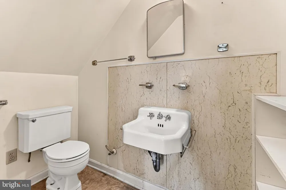 1111 KENNEDY Falls Church, VA 22046