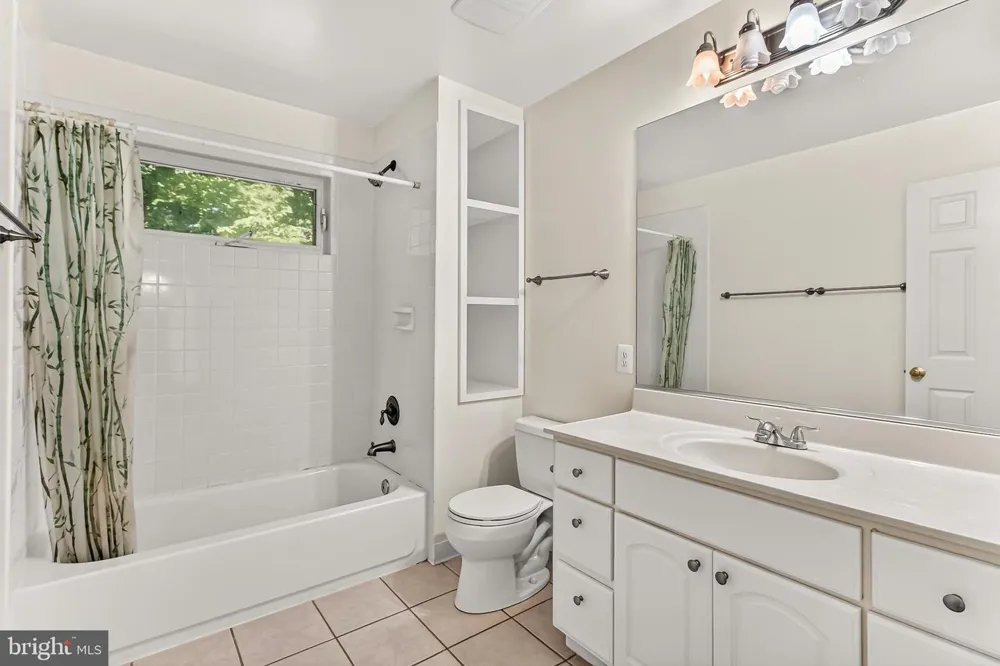 1111 KENNEDY Falls Church, VA 22046
