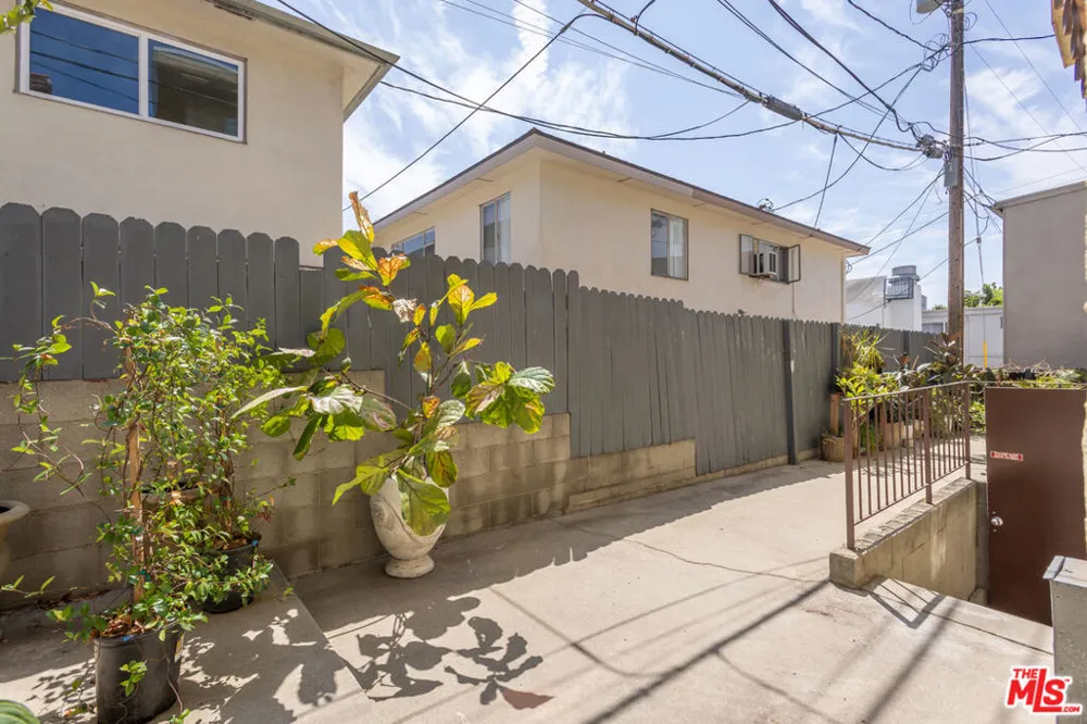912 Hilldale Avenue #2 West Hollywood, CA 90069