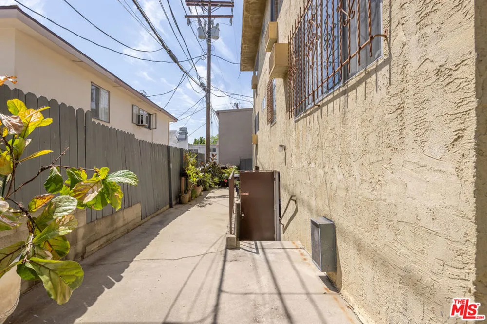 912 Hilldale Avenue #2 West Hollywood, CA 90069