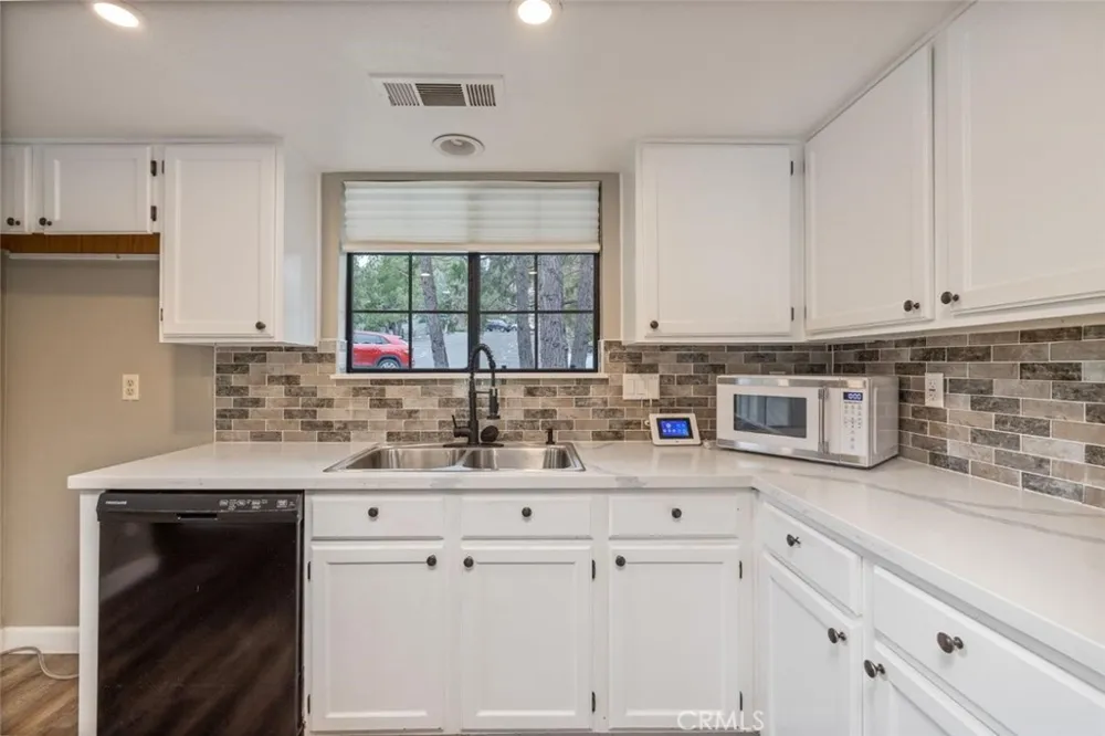 50850 Smoke Tree Bass Lake, CA 93604