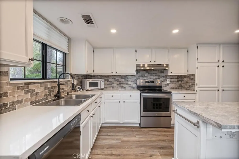 50850 Smoke Tree Bass Lake, CA 93604