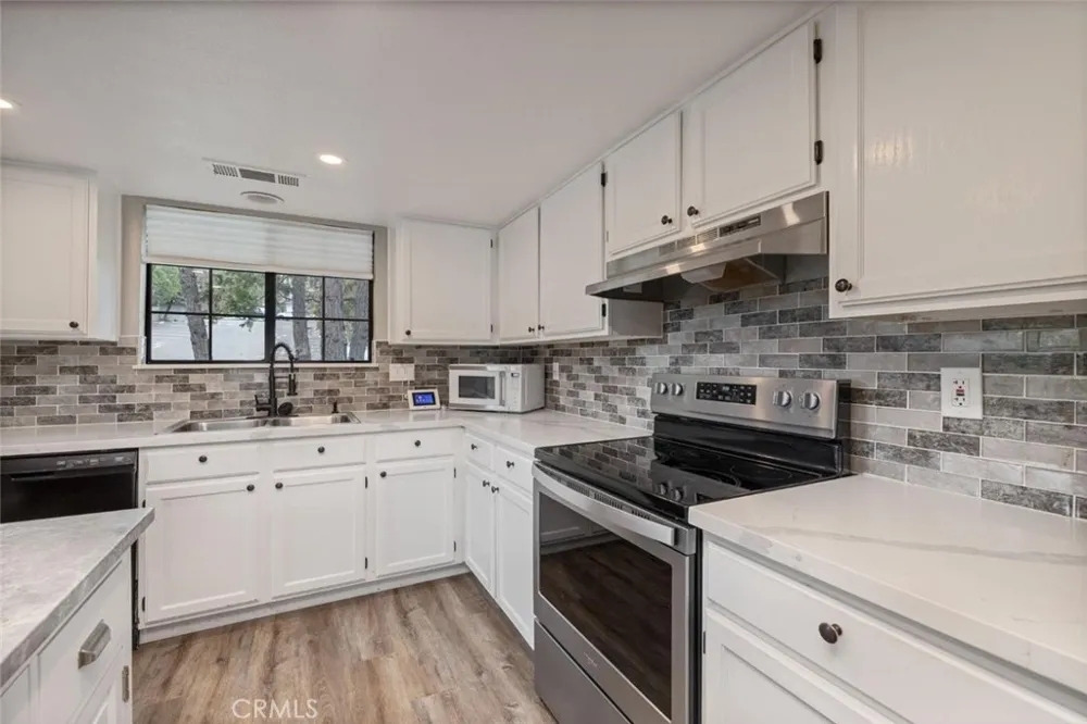 50850 Smoke Tree Bass Lake, CA 93604