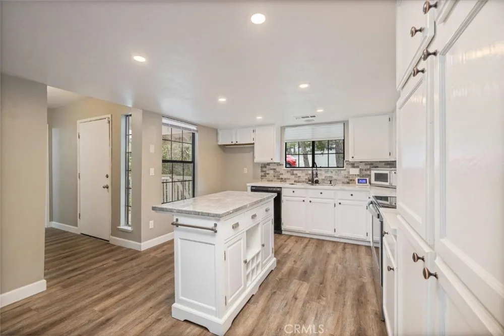 50850 Smoke Tree Bass Lake, CA 93604