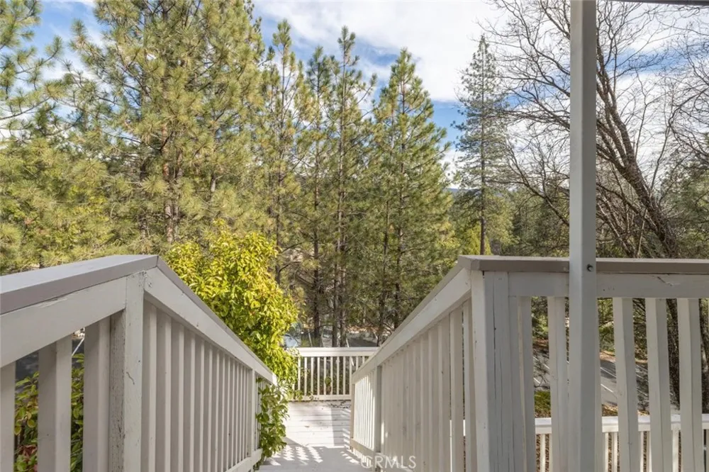 50850 Smoke Tree Bass Lake, CA 93604