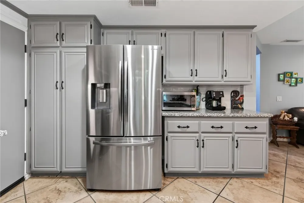 8082 Summer Place Fontana, CA 92336