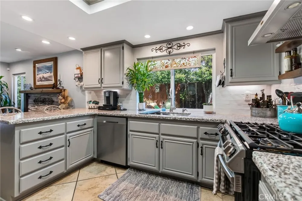 8082 Summer Place Fontana, CA 92336