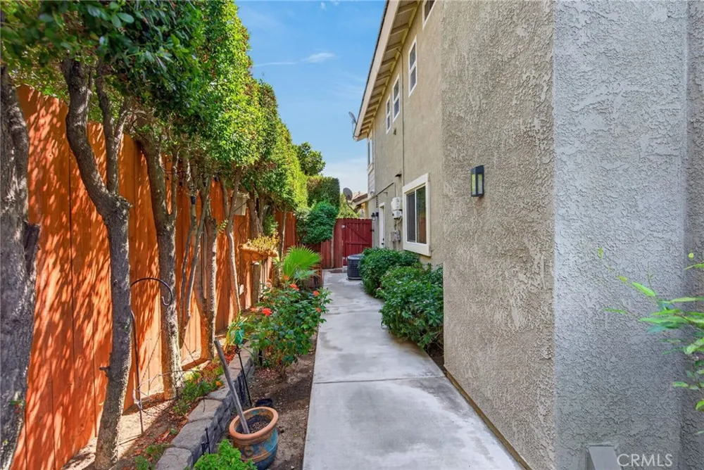 8082 Summer Place Fontana, CA 92336