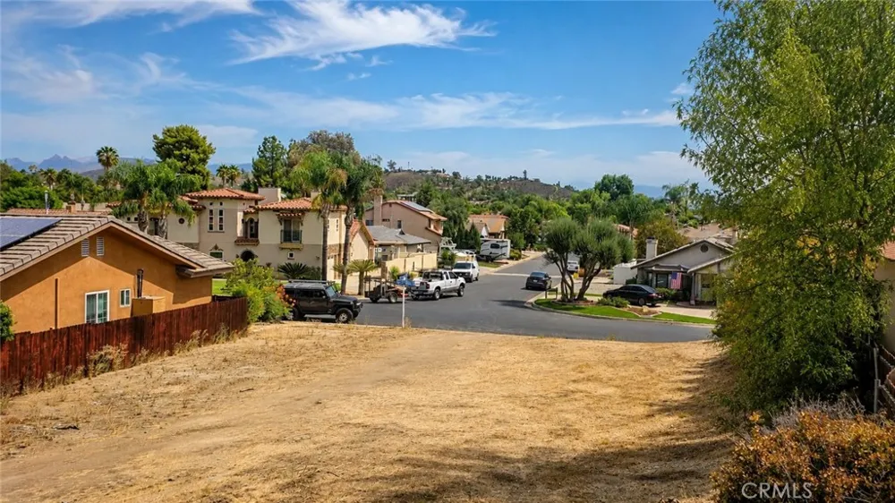30011 Clear Water Canyon Lake, CA 92587