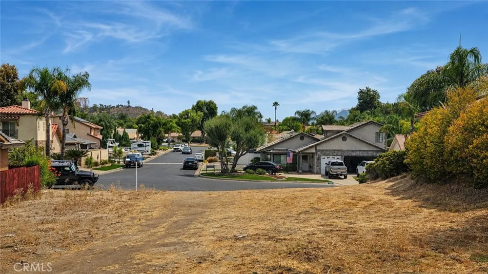 30011 Clear Water Canyon Lake, CA 92587