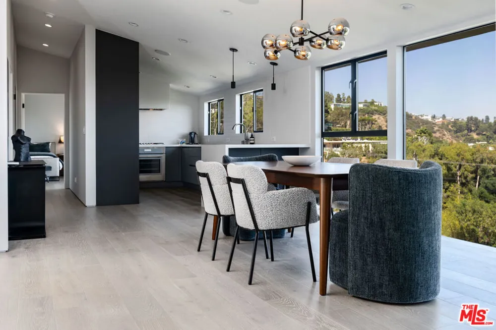 9336 Lloydcrest Drive Beverly Hills, CA 90210