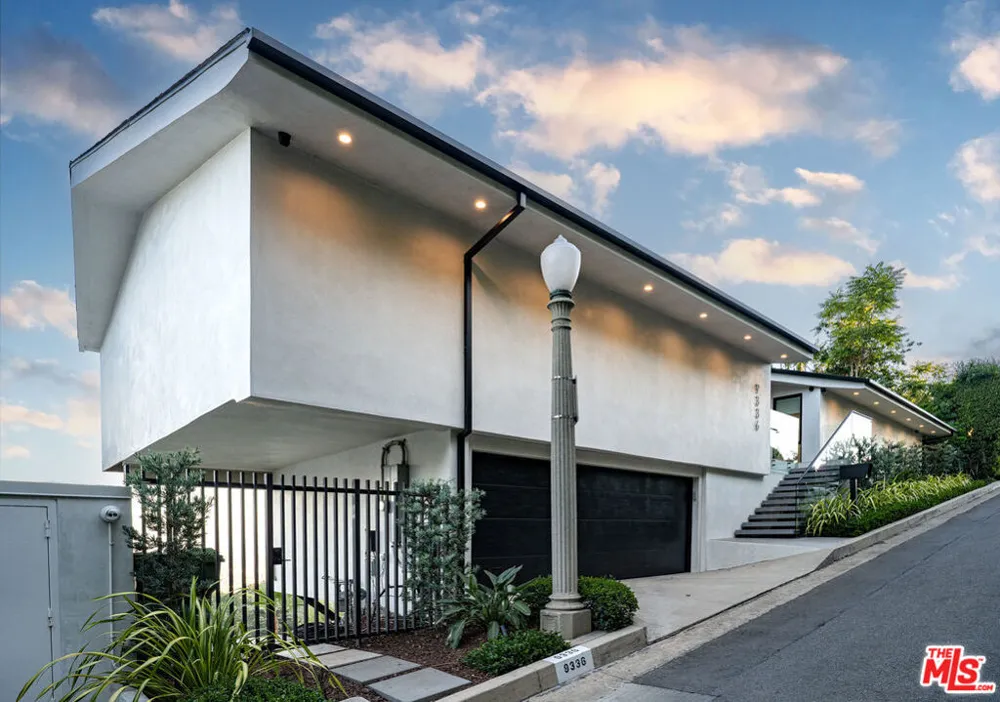 9336 Lloydcrest Drive Beverly Hills, CA 90210