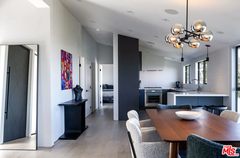 9336 Lloydcrest Drive Beverly Hills, CA 90210