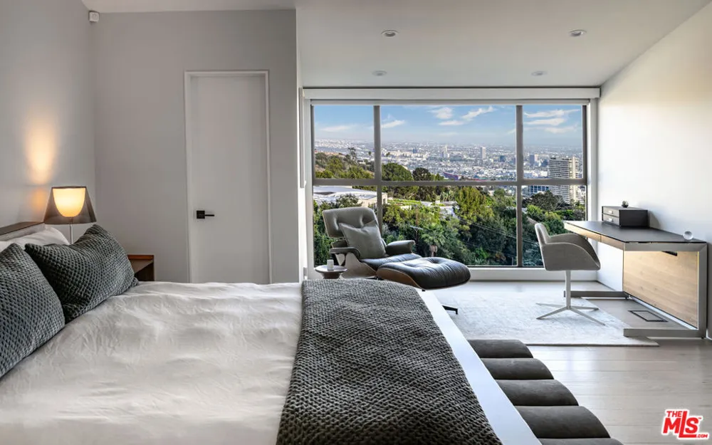 9336 Lloydcrest Drive Beverly Hills, CA 90210
