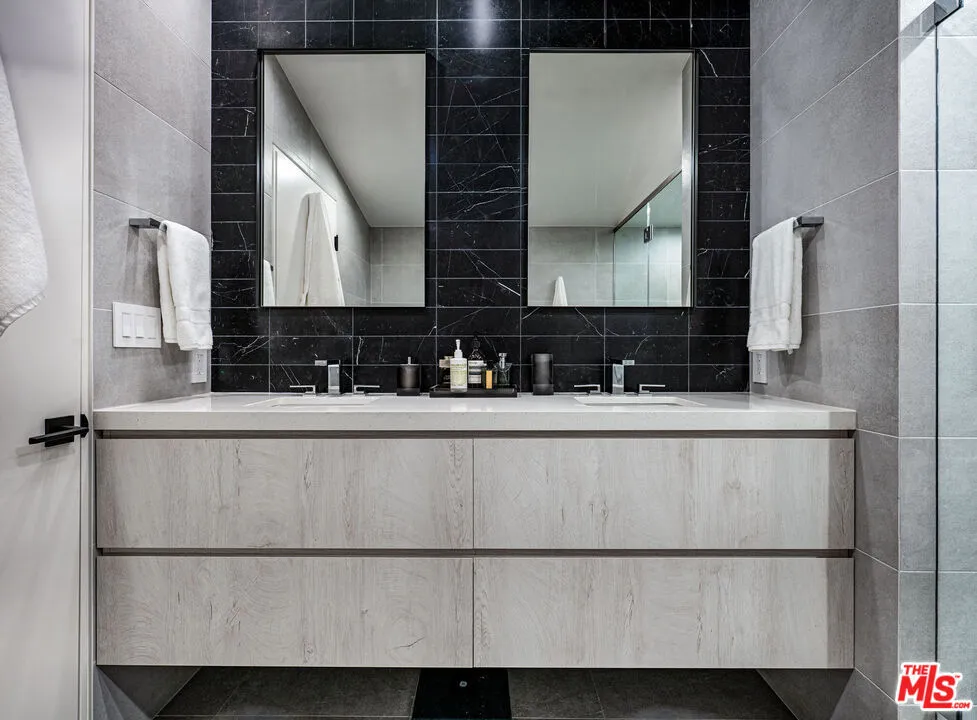 9336 Lloydcrest Drive Beverly Hills, CA 90210