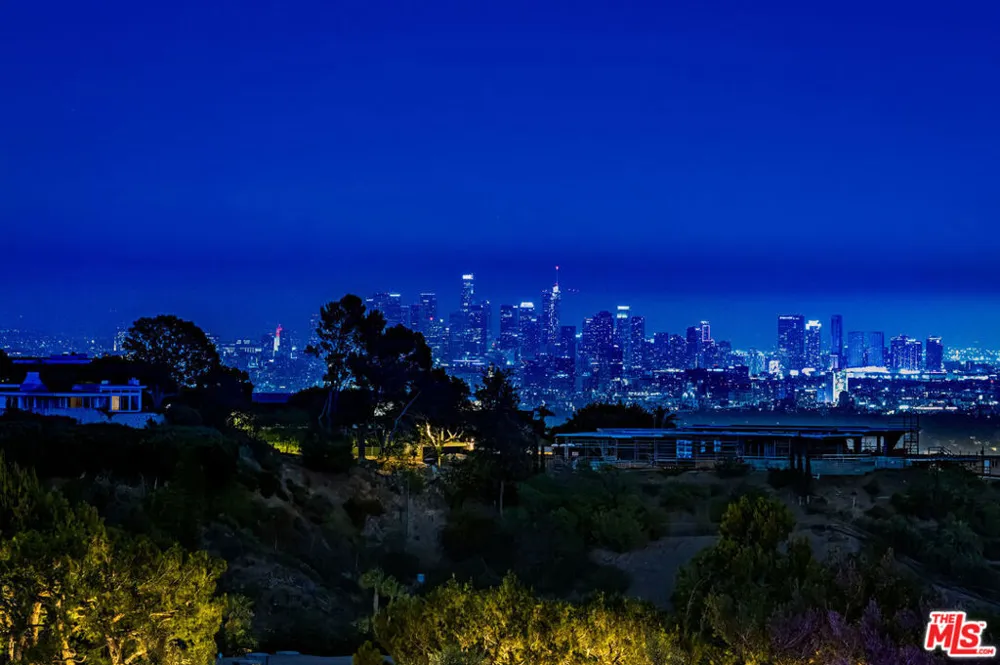 9336 Lloydcrest Drive Beverly Hills, CA 90210