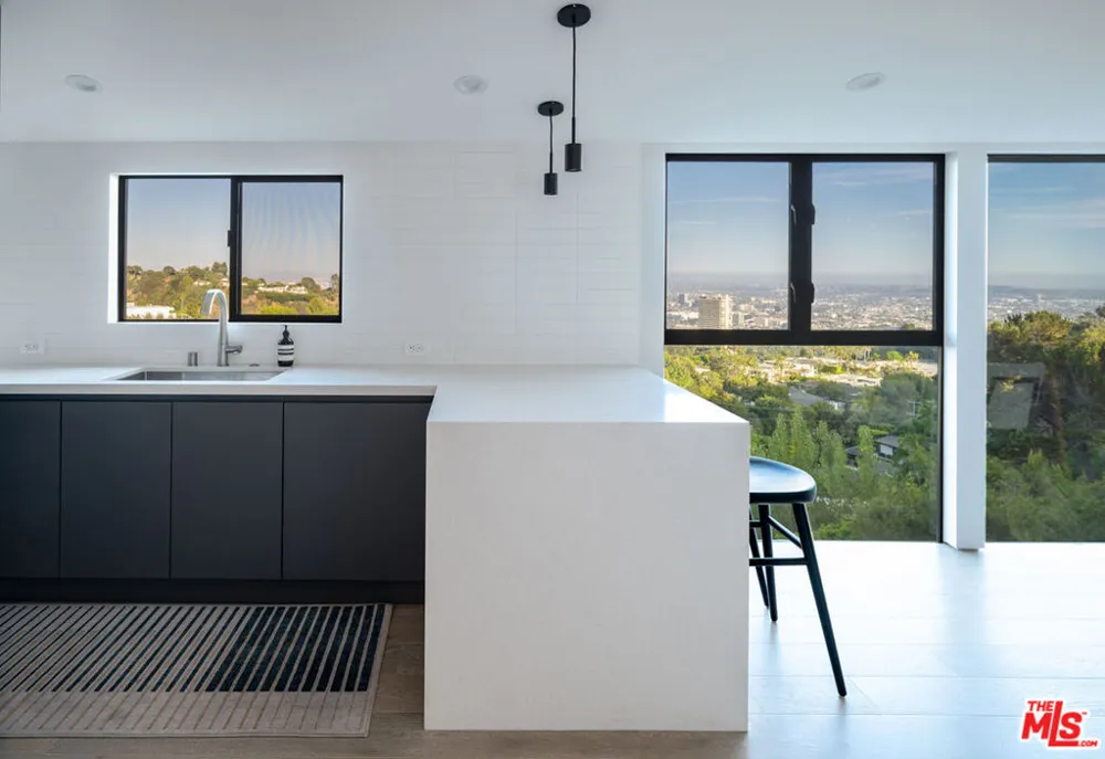 9336 Lloydcrest Drive Beverly Hills, CA 90210