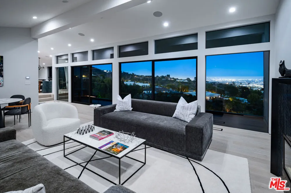 9336 Lloydcrest Drive Beverly Hills, CA 90210