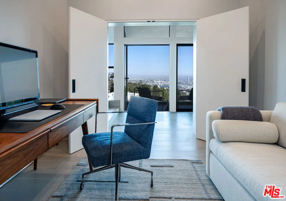 9336 Lloydcrest Drive Beverly Hills, CA 90210