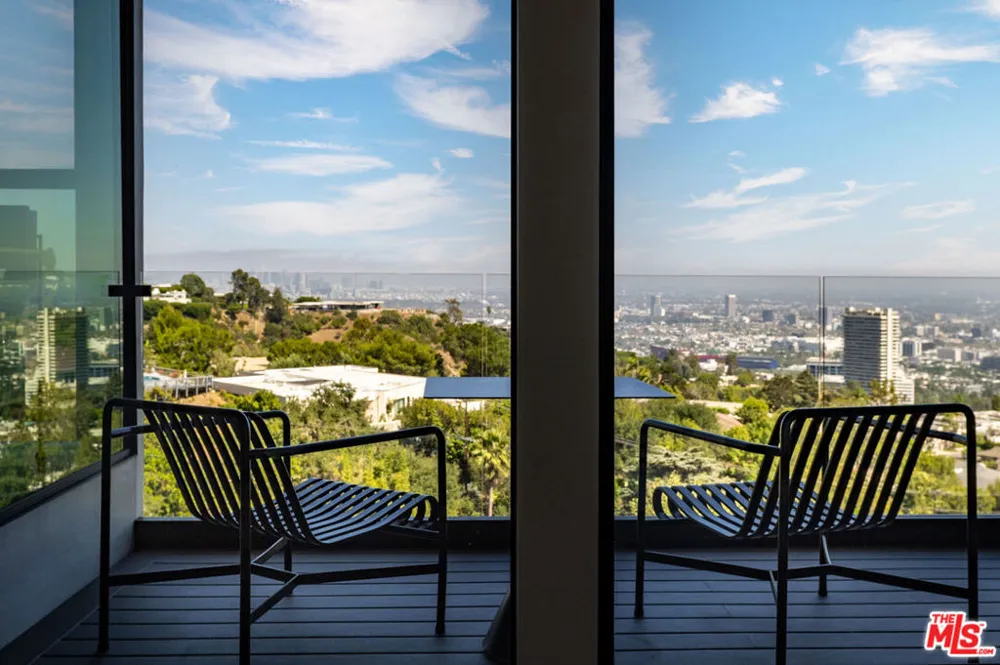 9336 Lloydcrest Drive Beverly Hills, CA 90210