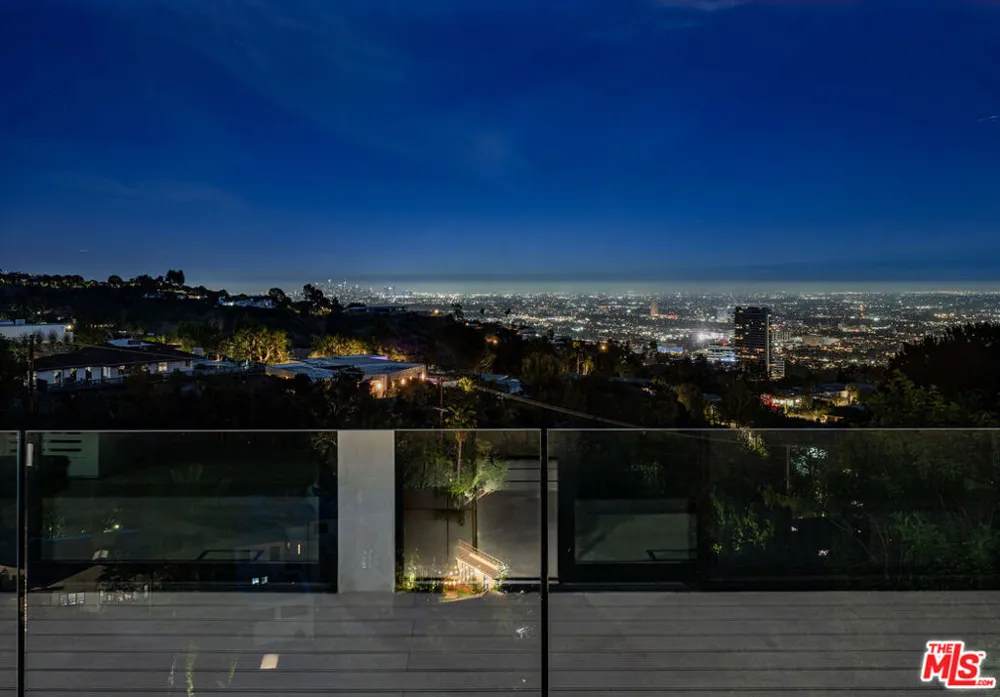 9336 Lloydcrest Drive Beverly Hills, CA 90210