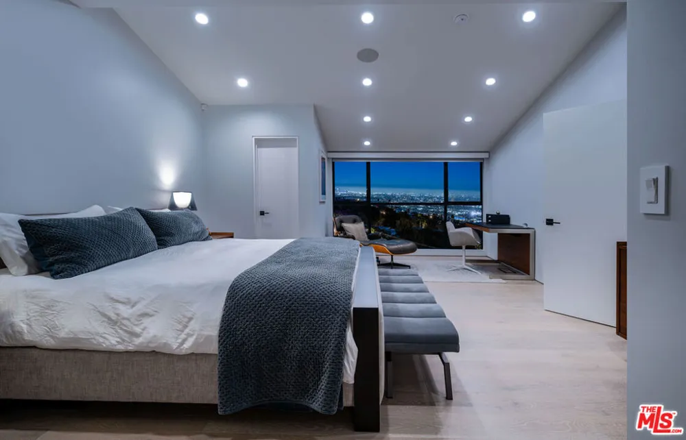 9336 Lloydcrest Drive Beverly Hills, CA 90210