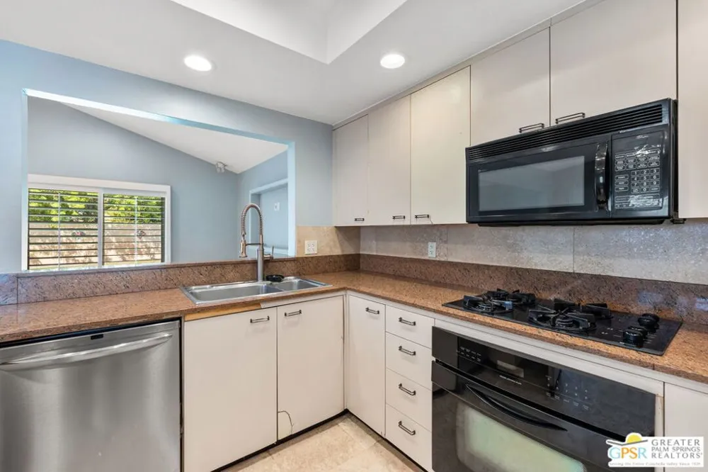 28465 Avenida Condesa Cathedral City, CA 92234