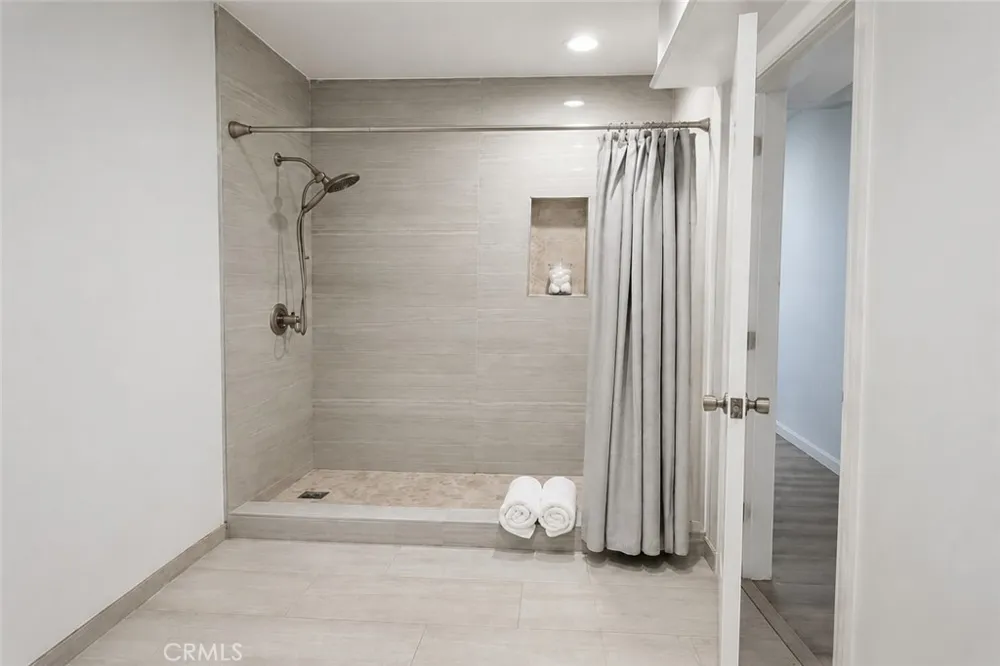 15455 Sherman Way #14 Van Nuys, CA 91406