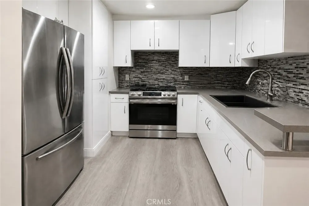 15455 Sherman Way #14 Van Nuys, CA 91406