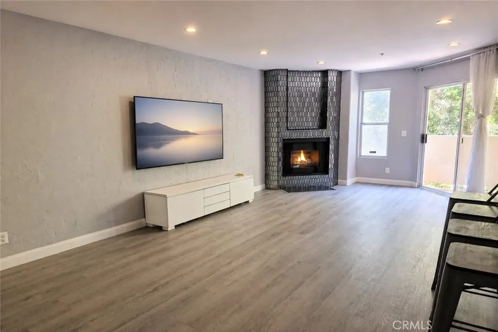 15455 Sherman Way #14 Van Nuys, CA 91406