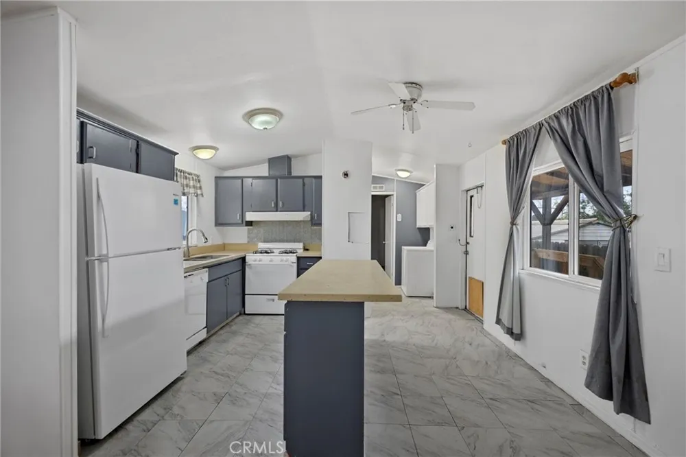 14035 Rosedale Highway #7 Bakersfield, CA 93314