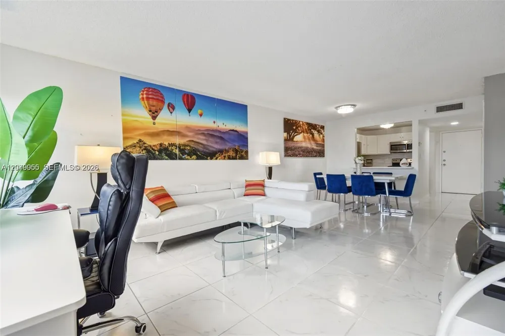 140 Lakeview Dr #203 Weston, FL 33326