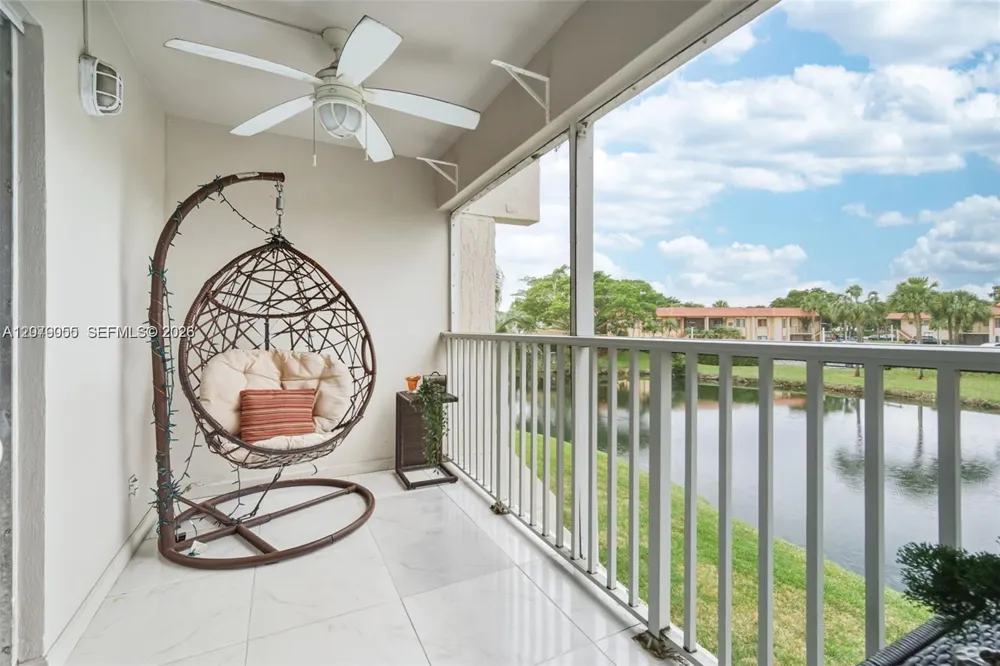 140 Lakeview Dr #203 Weston, FL 33326