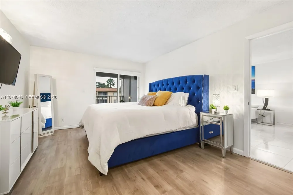 140 Lakeview Dr #203 Weston, FL 33326
