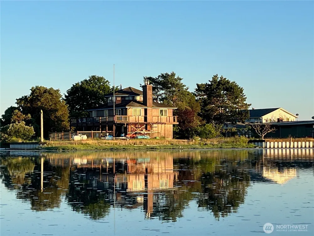 2385 Sunlight Beach Road Clinton, WA 98236