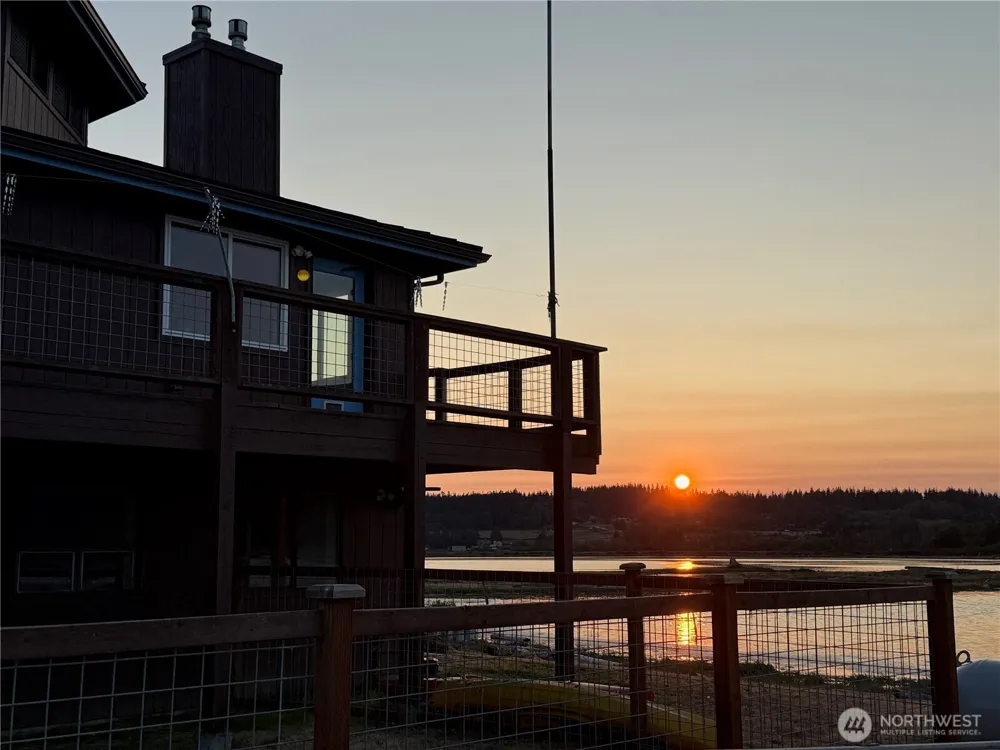 2385 Sunlight Beach Road Clinton, WA 98236