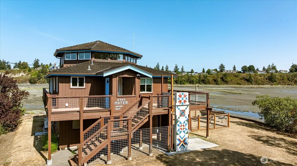 2385 Sunlight Beach Road Clinton, WA 98236