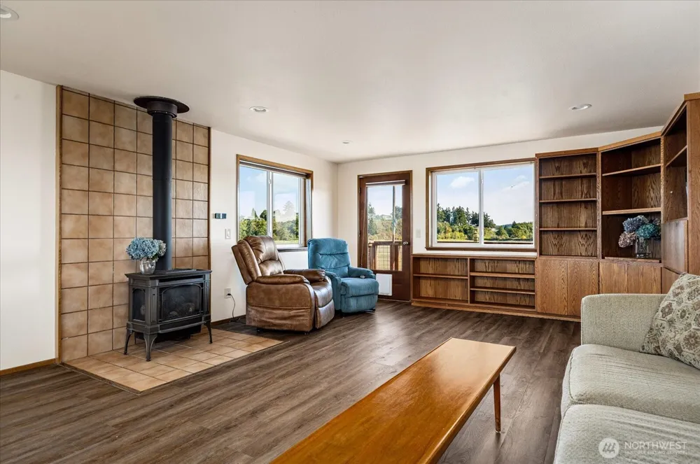 2385 Sunlight Beach Road Clinton, WA 98236