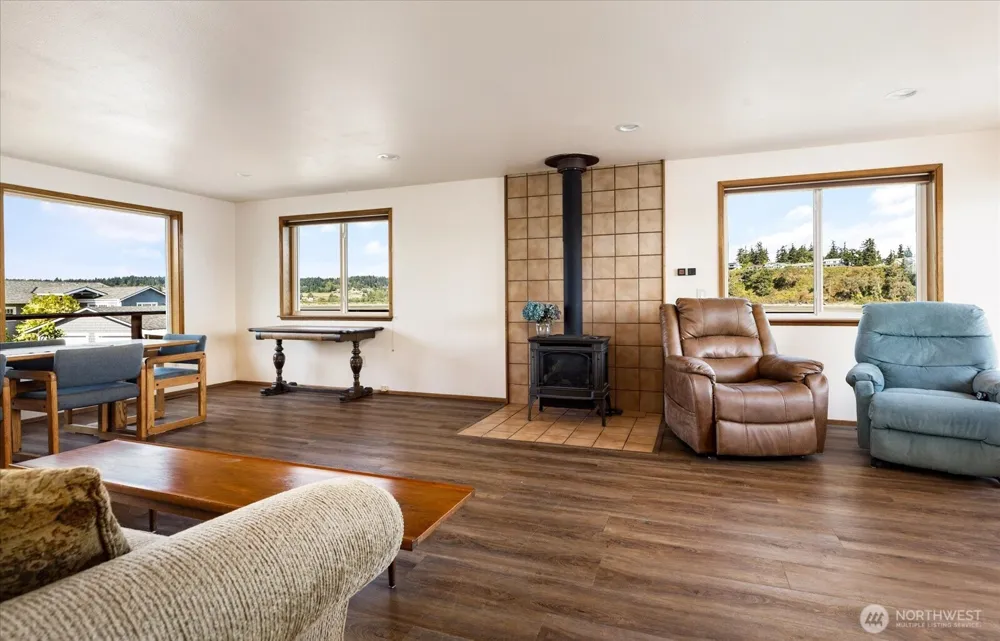 2385 Sunlight Beach Road Clinton, WA 98236
