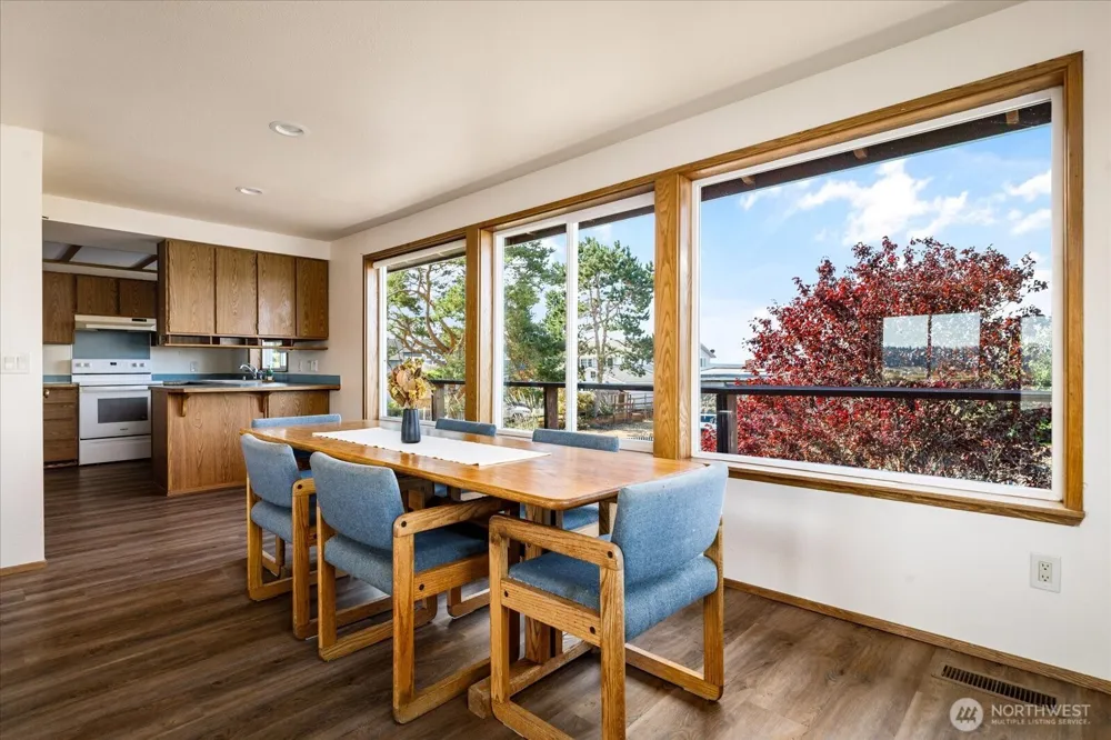2385 Sunlight Beach Road Clinton, WA 98236