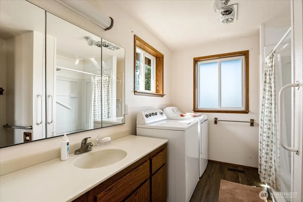 2385 Sunlight Beach Road Clinton, WA 98236