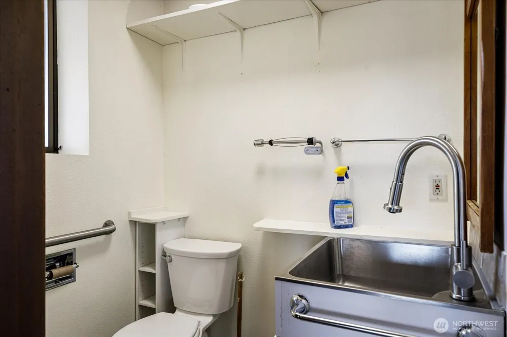 2385 Sunlight Beach Road Clinton, WA 98236