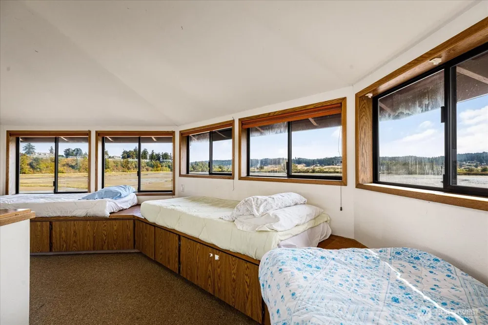 2385 Sunlight Beach Road Clinton, WA 98236