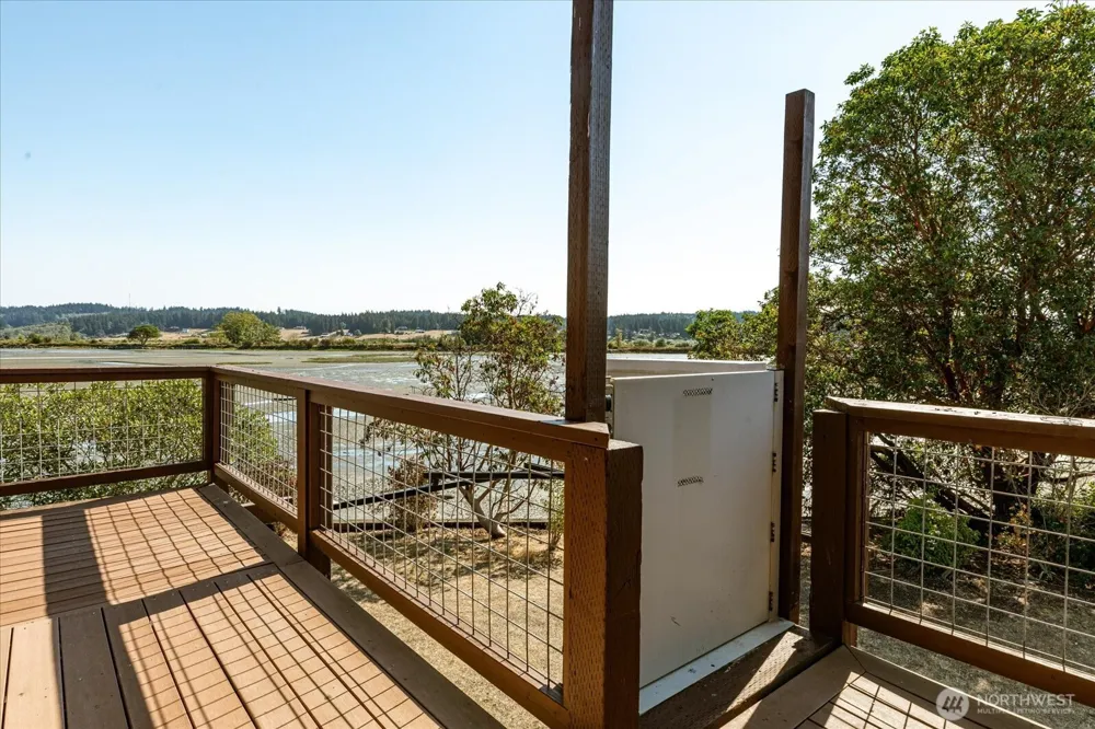 2385 Sunlight Beach Road Clinton, WA 98236