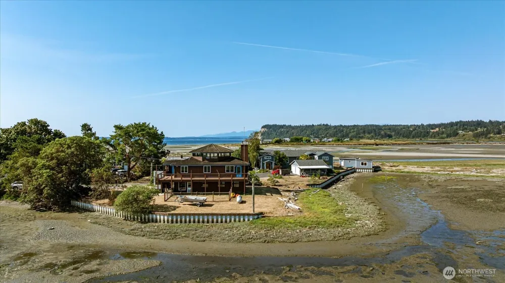 2385 Sunlight Beach Road Clinton, WA 98236