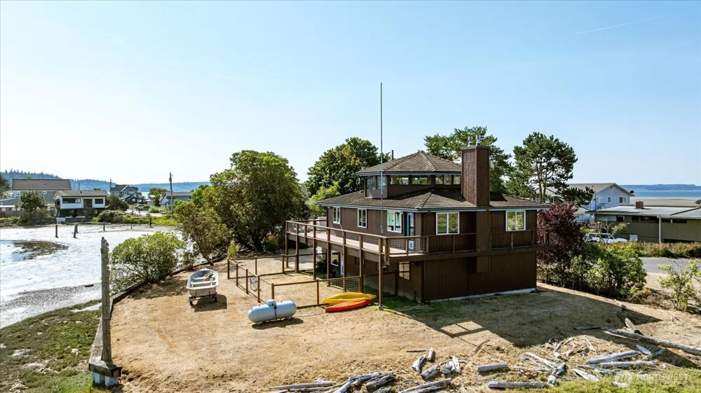2385 Sunlight Beach Road Clinton, WA 98236